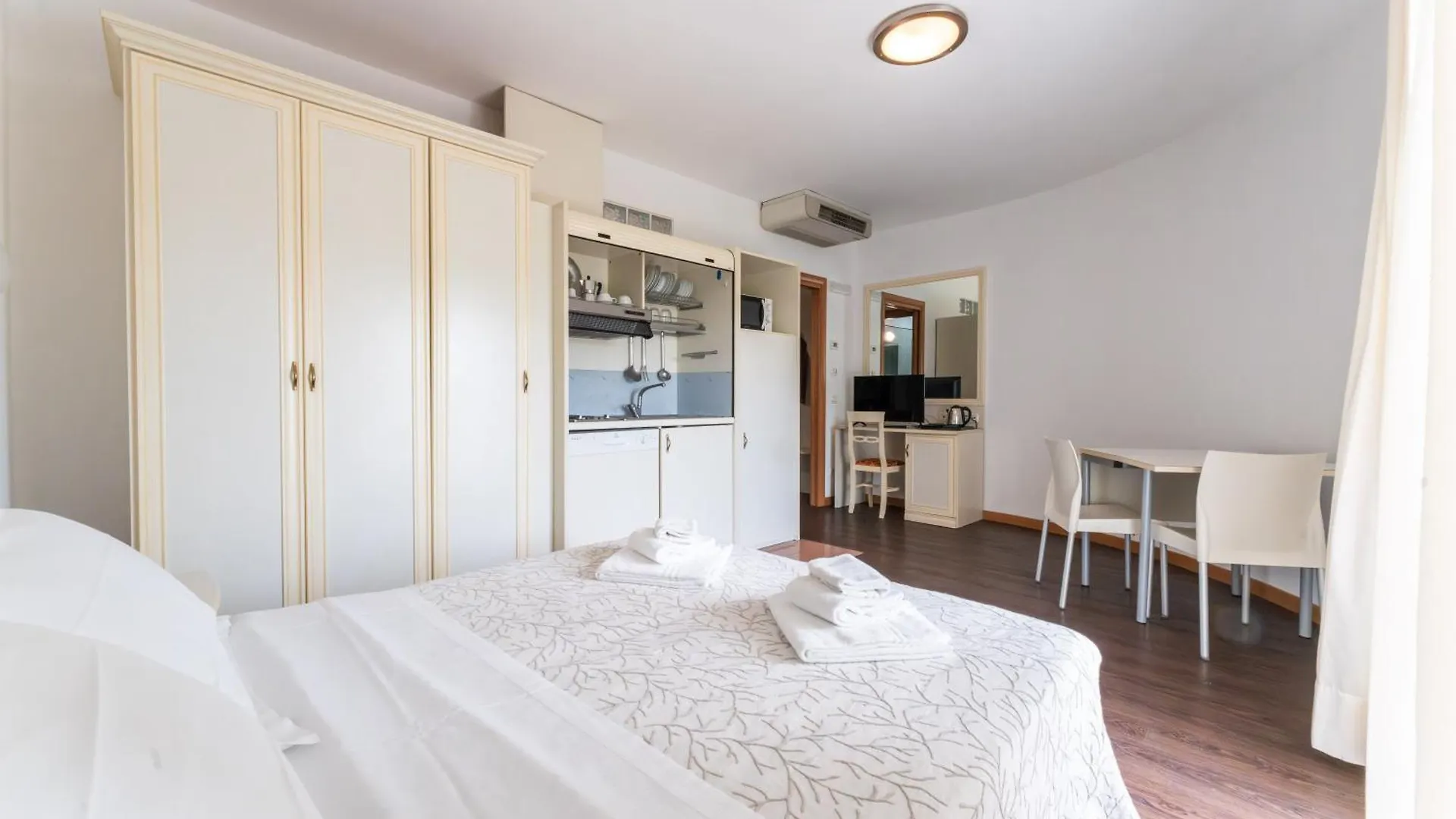 Residence Marconi Mare Римини Италия