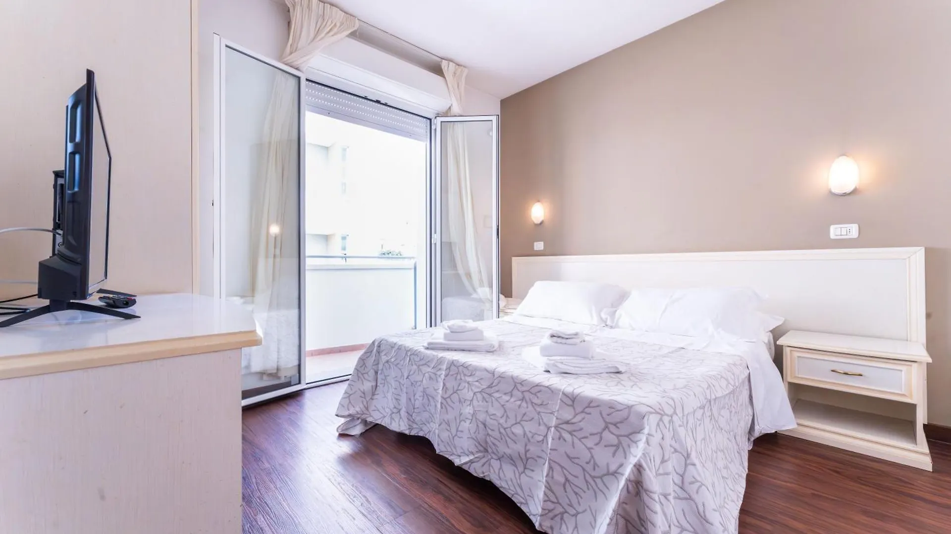Residence Marconi Mare Римини 3*,